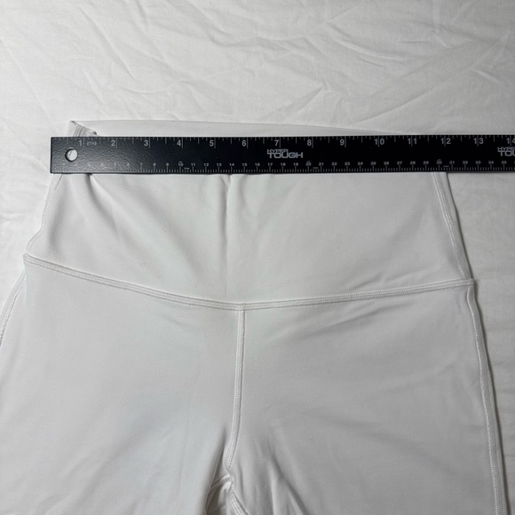 Lululemon Align Shorts White Size 6- 6 inch inseam - Picture 4 of 6
